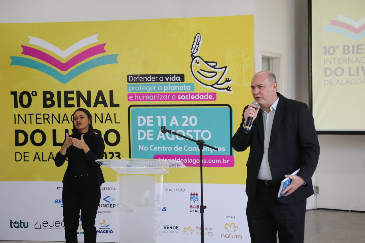 EaD da Ufal comemora Jubileu de Prata com lançamento na Bienal —  Universidade Federal de Alagoas