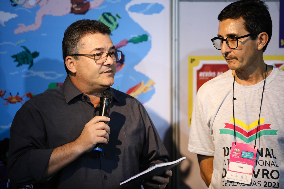 EaD da Ufal comemora Jubileu de Prata com lançamento na Bienal —  Universidade Federal de Alagoas